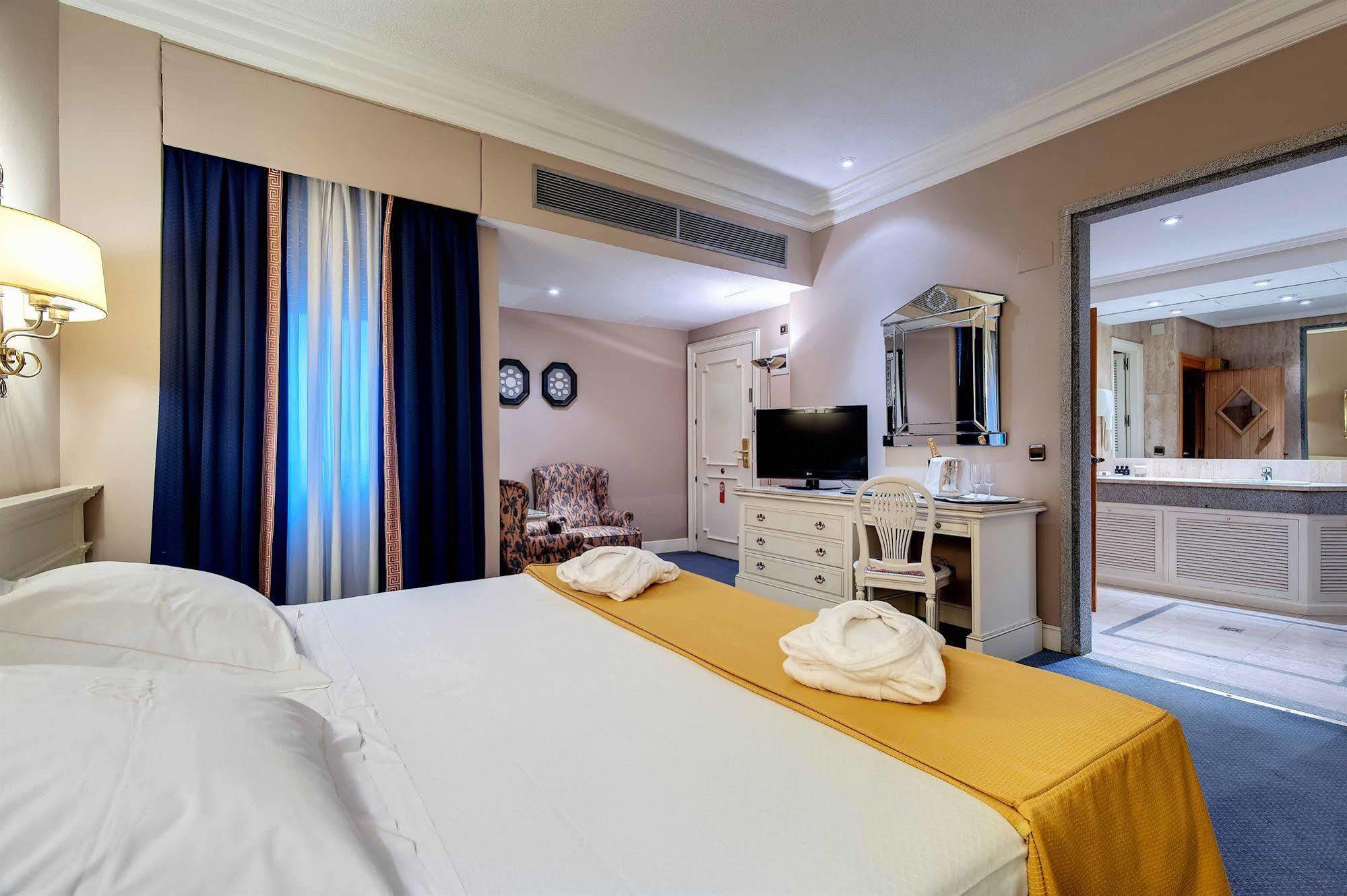 Double Room,1436223526:JPEG